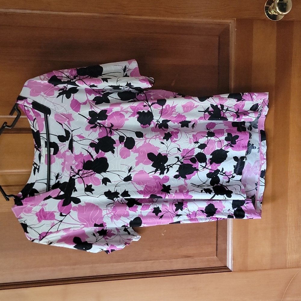 M Collection Ladies dress shirt M. Beautiful floral print